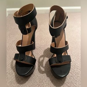 L.A.M.B Platform Sandal Size 9-Excellent Used Condition